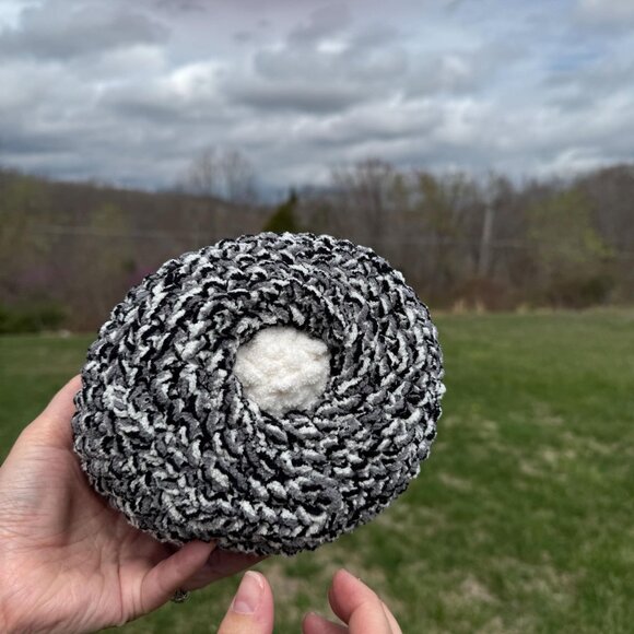 Crochet Hen That Lays Eggs – Fun and Interactive Amigurumi Toy - Picture 2 of 3